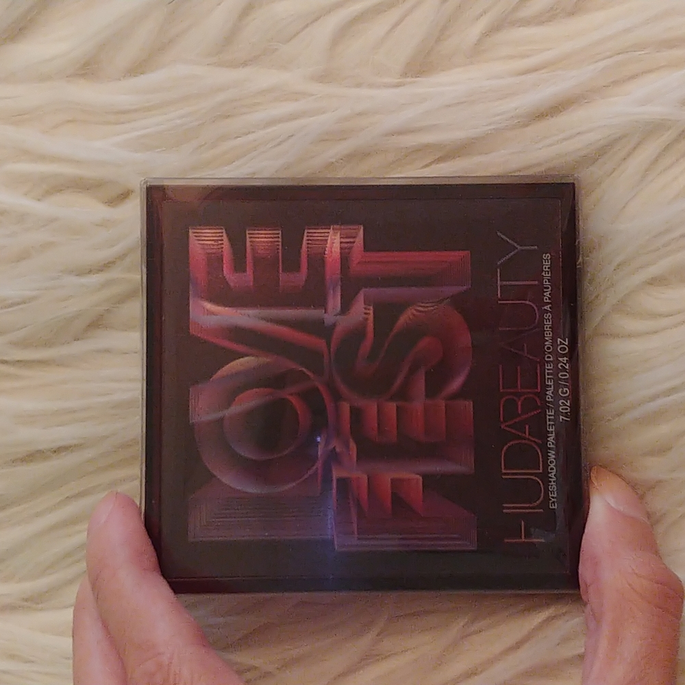 💜FIRM! NWT HUDA BEAUTY LOVEFEST OBSESSIONS EYESHADOW PALETTE